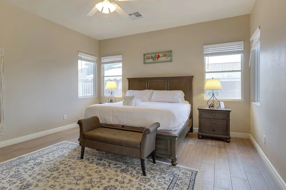 4 Mi to Riparian Preserve: Mesa Abode w/ Hot Tub