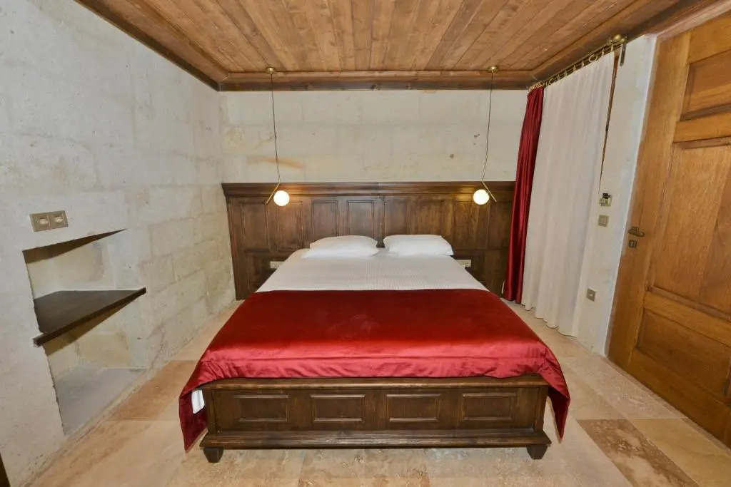 Evanthia Cave Suites