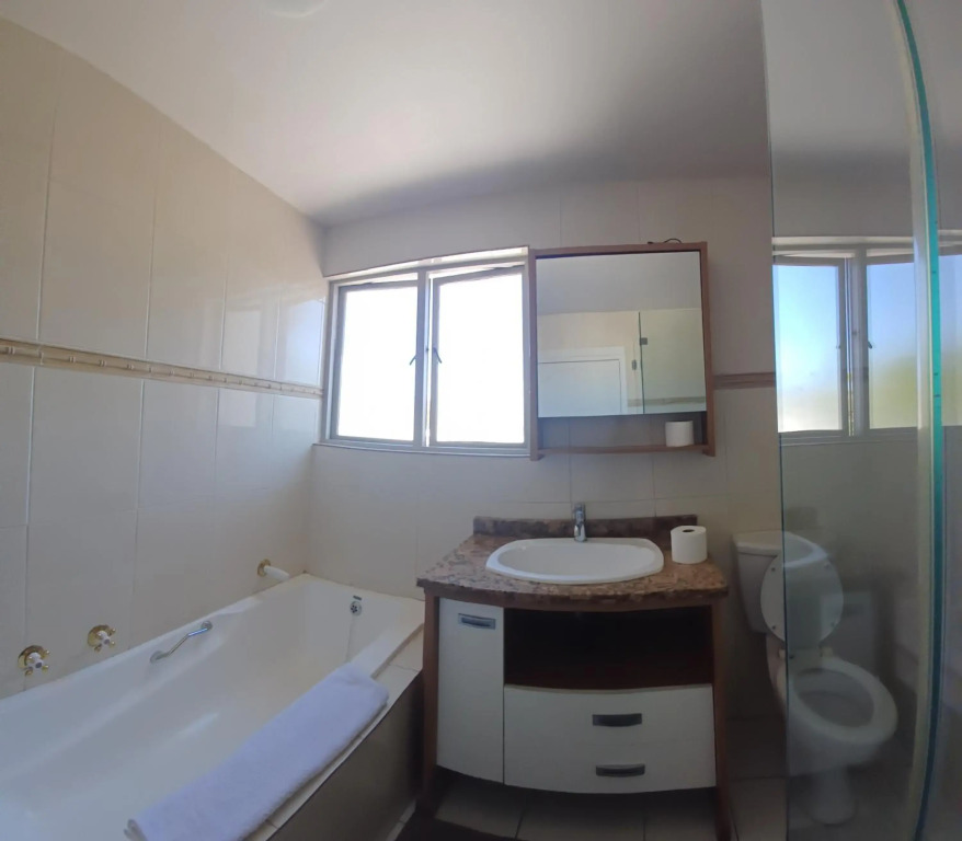 Mount Royal 09 - Large 1 bed with balcony