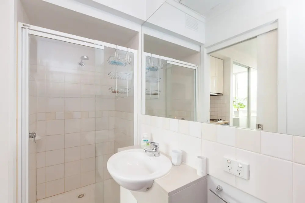HENRIETTA, Carlton Studio Apartment