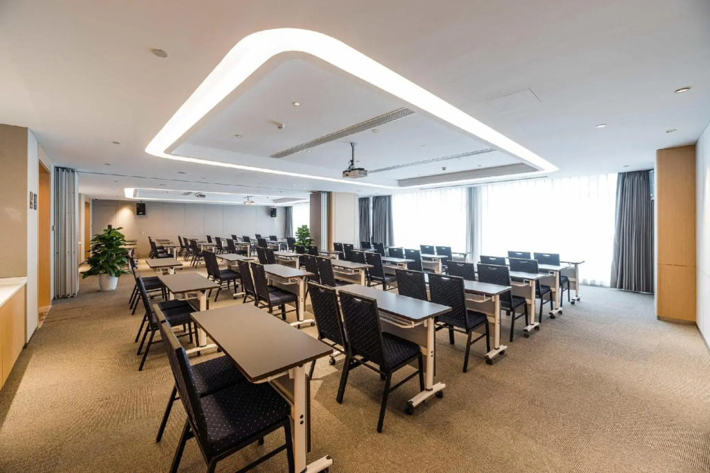Atour Hotel Tonglu Fuchunjiang