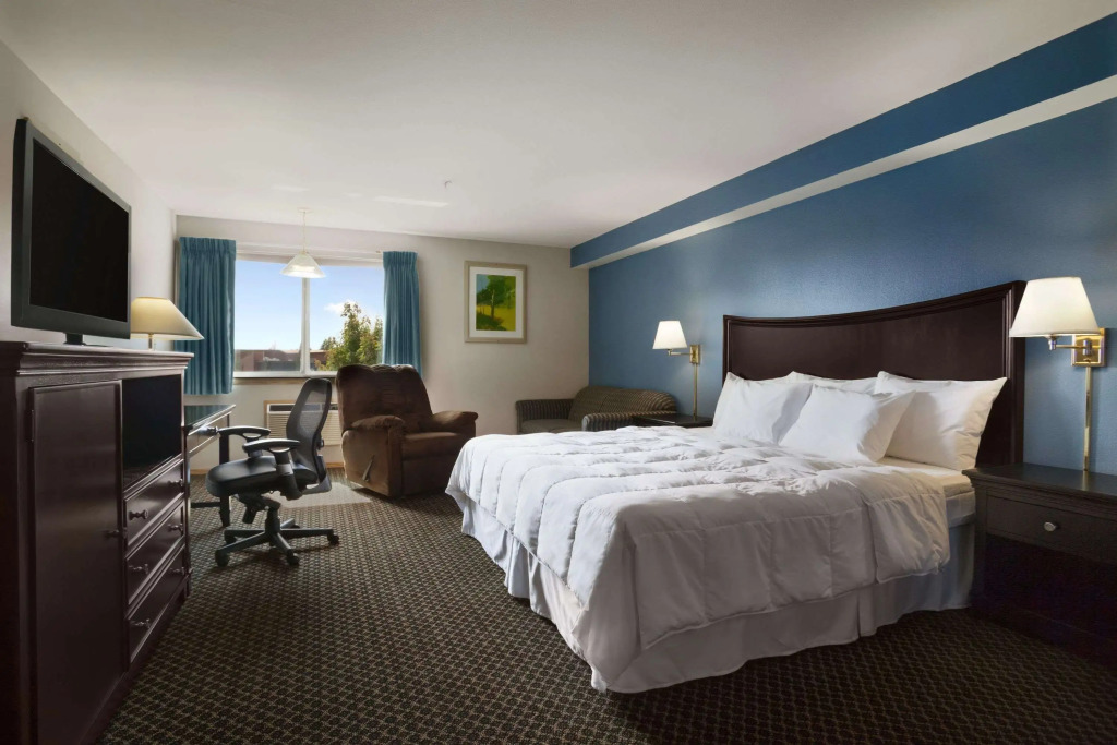 Days Inn by Wyndham Lacey Olympia Area