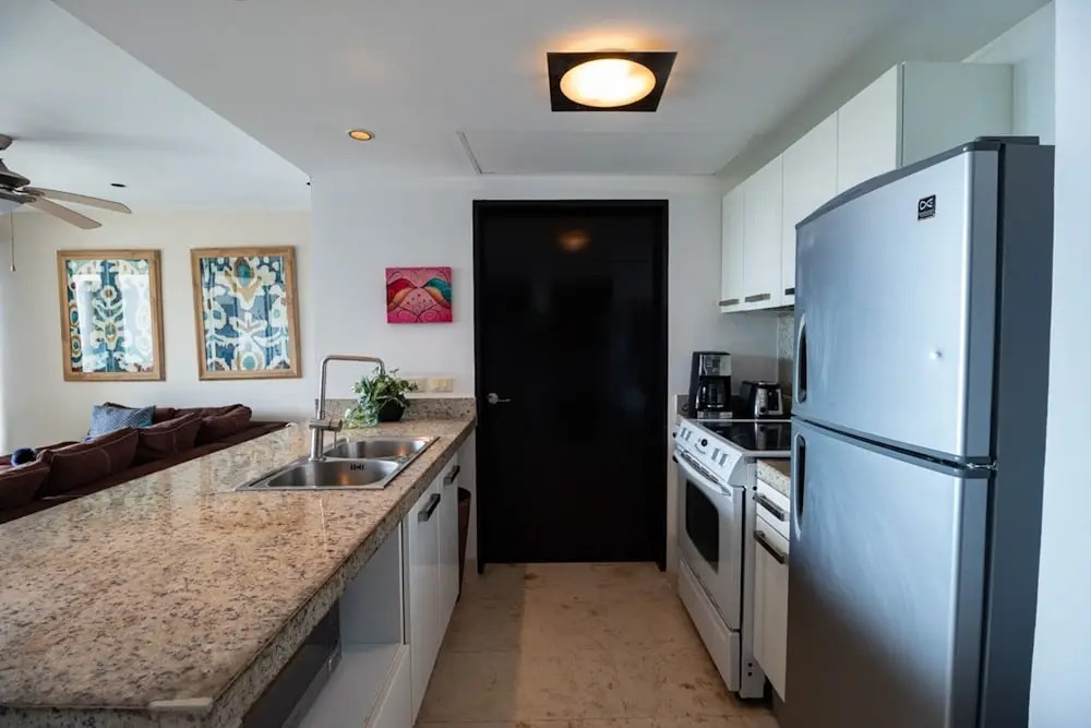Elements 223 2 Bedroom Condo by Redawning