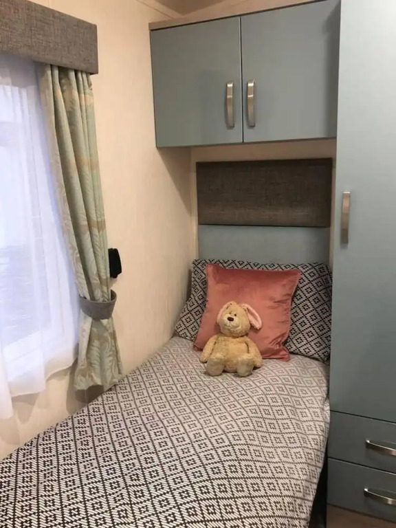 Superior 6 Berth Holiday Home in Suffolk,