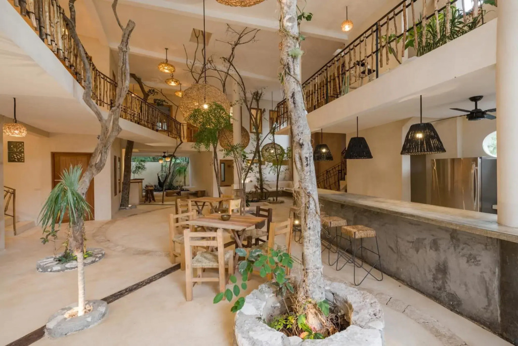 MINT Two Story Modern Penthouse 2Bd 2Bth Skyroof Pool Mins from Beach QS