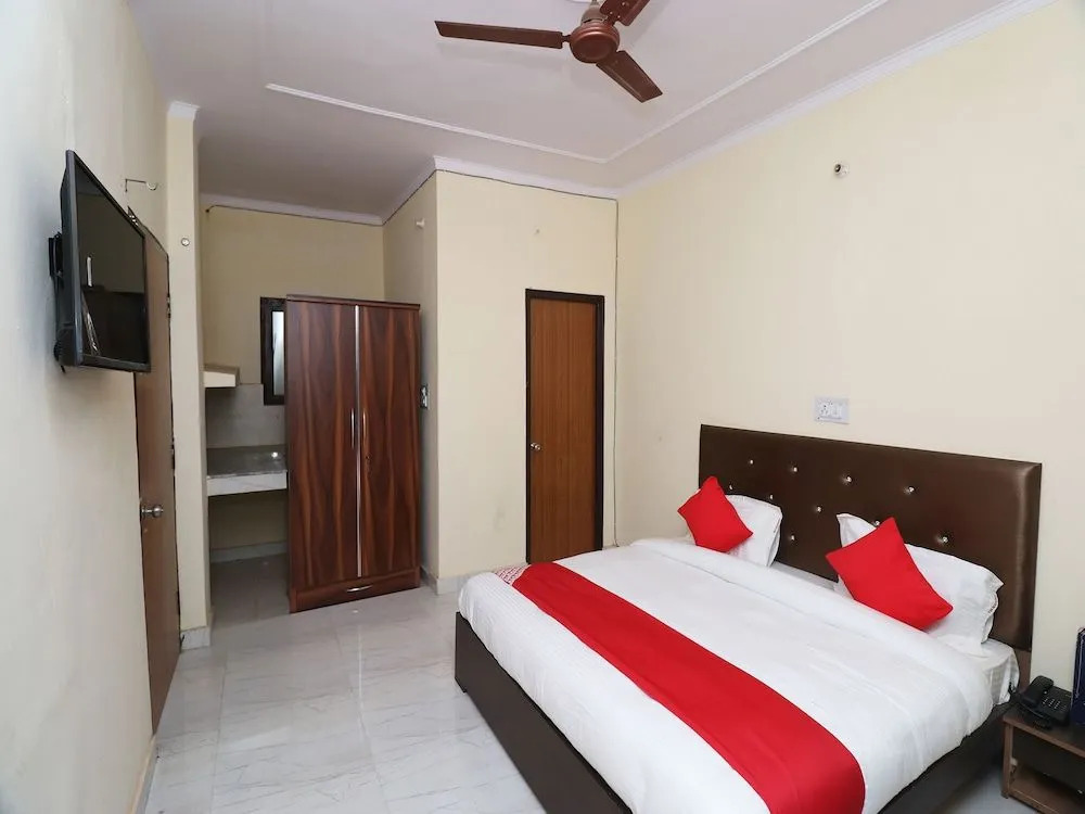 OYO 22917 Cgr Residency