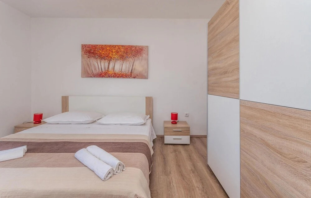 Beautiful Apartment in Nevidane With 2 Bedrooms and Wifi