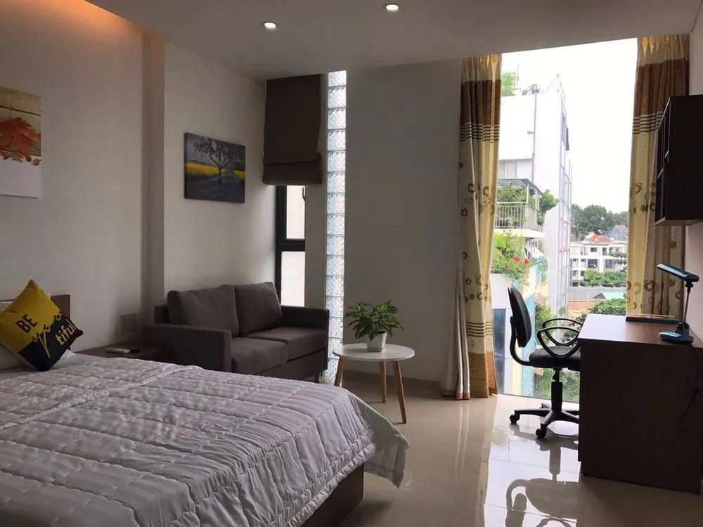 Smiley Apartment 10