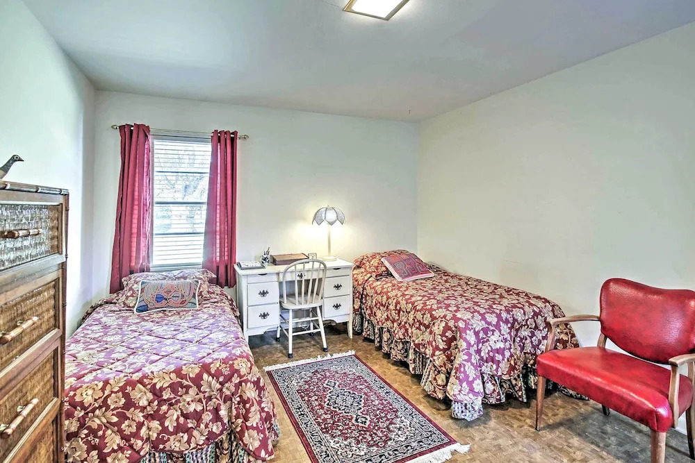 Mid-century Hideaway: Spacious Brownsville Home!