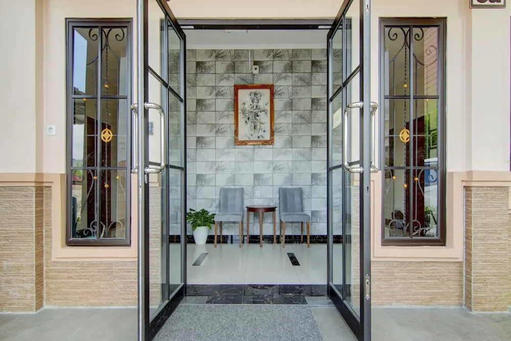 The Shine Residence by OYO Rooms