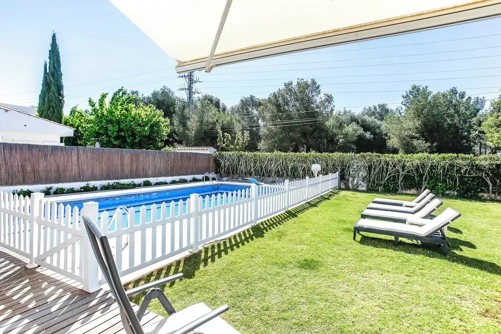 Just 10 Minutes From Sitges, House With Private Garden and Pool-