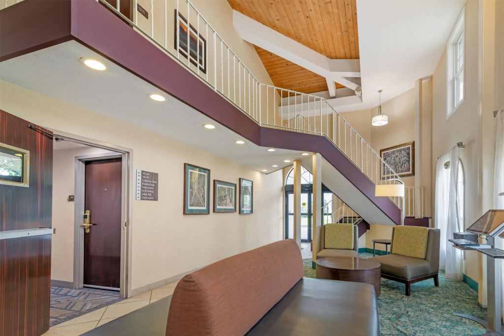 Best Western Plus, The Inn at Hampton