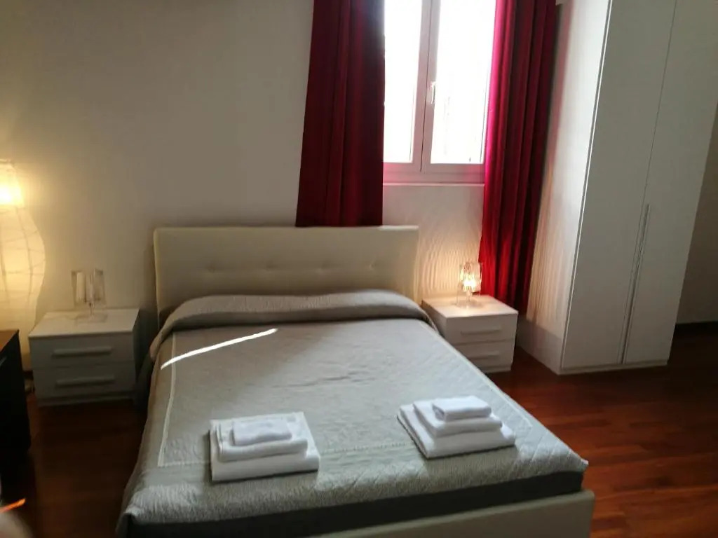 Residenza Piazza Dei Martiri 8
