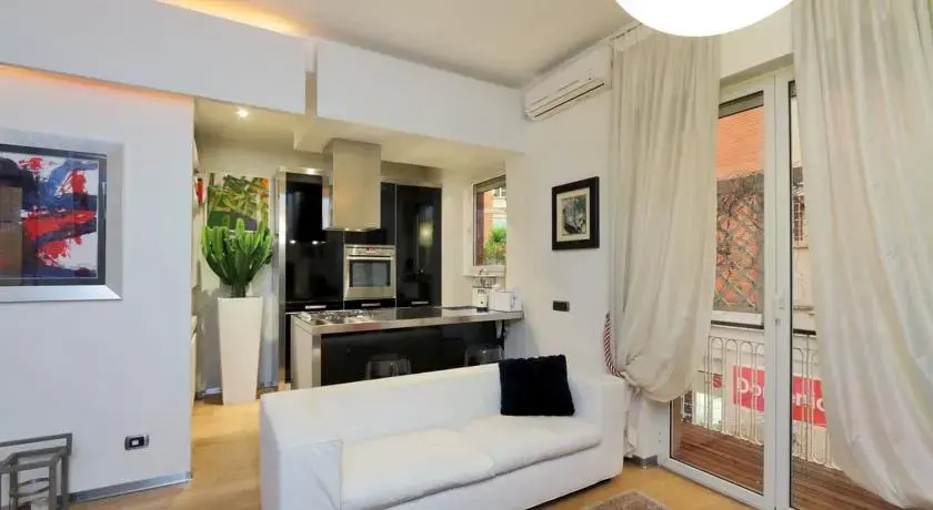 Cambiano Halldis Apartment