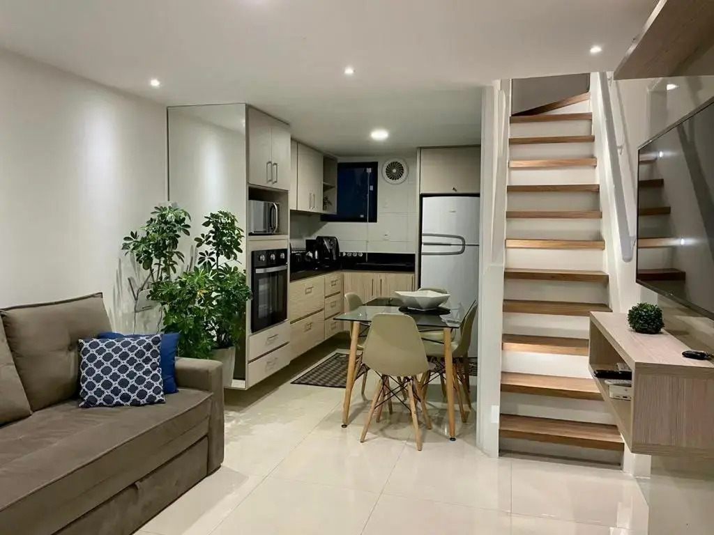 Apartamento impecável ao lado da Praia Grande para até 8 pessoas