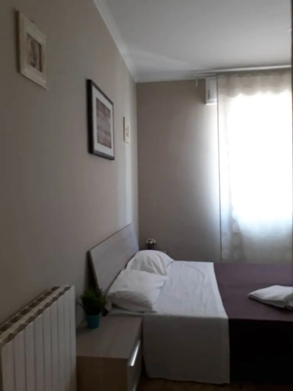 48 airport budget rooms