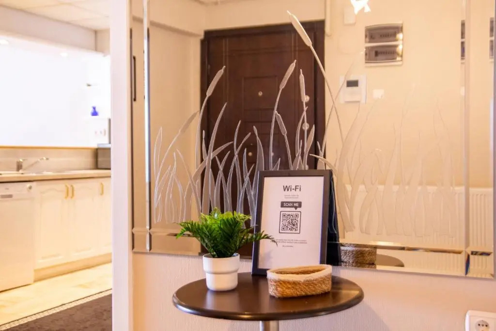 Spacious Flat With Sea View In Zmir Karsiyaka
