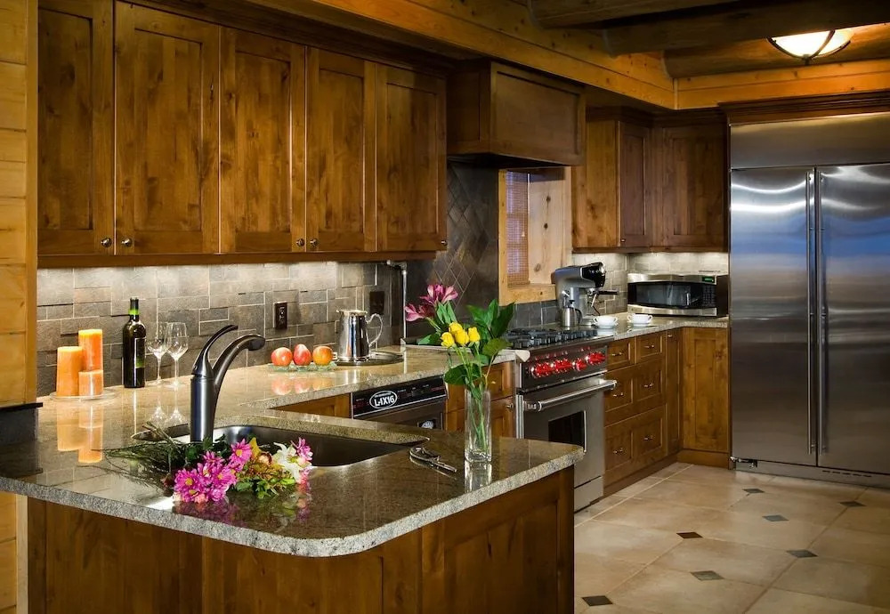 Private Unique On-mtn  4br 4ba 4 Bedroom Cabin by RedAwning