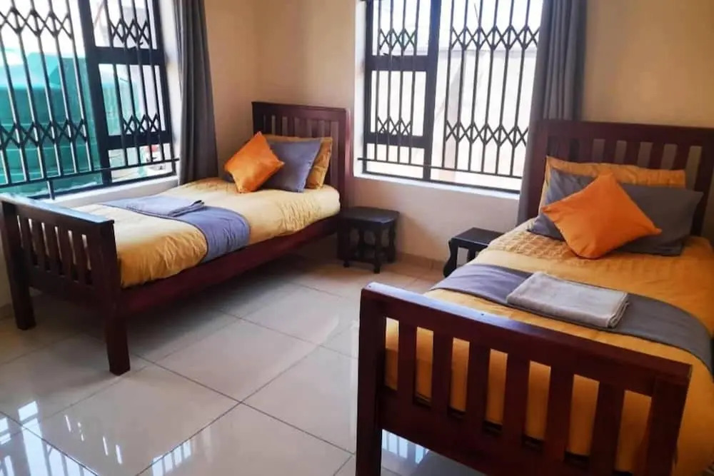 Manacomfy - 14bed House - 4 Baths - Victoria Falls