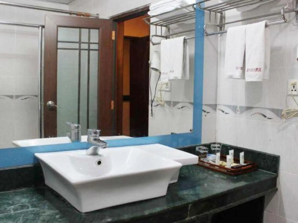 Bailegong Hotel Xinfeng