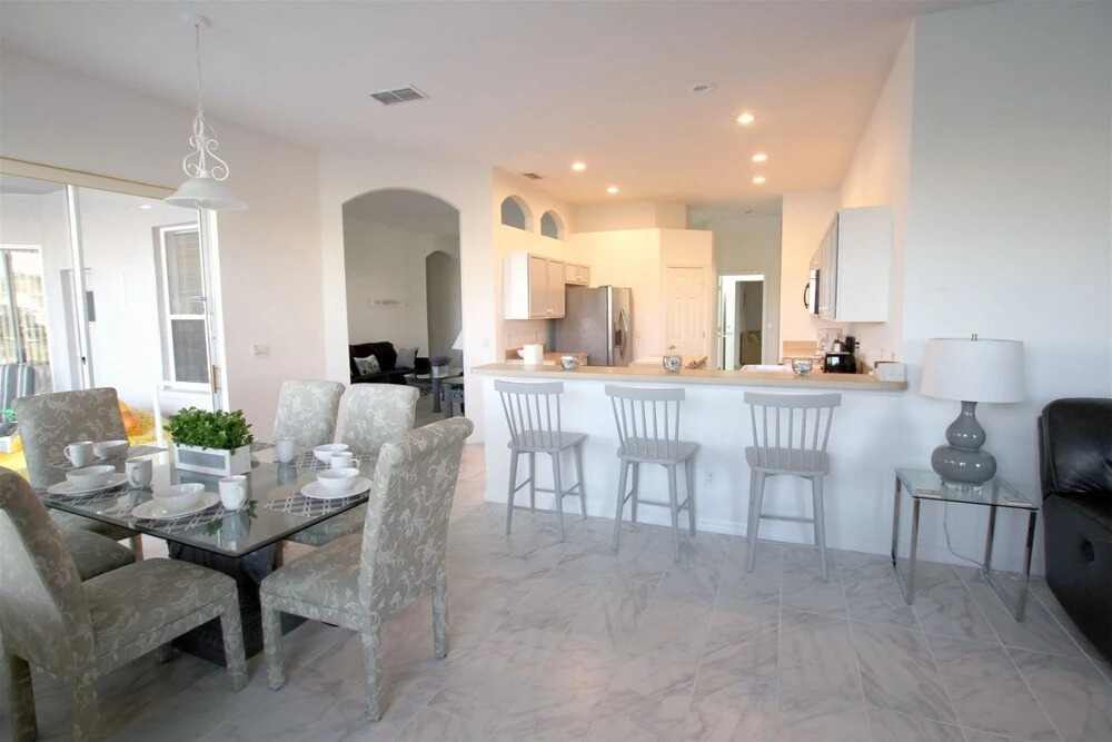 Large 5 bed Villa With South Facing Pool Overlooking Water