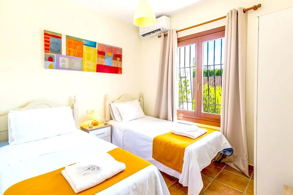 Villa With 5 Bedrooms in Estepona, With Private Pool, Enclosed Garden and Wifi - 500 m From the Beach
