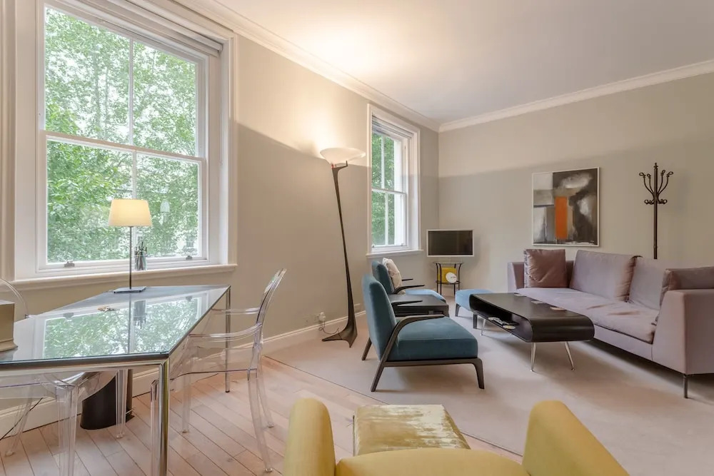 Sleek 1 Bedroom Flat Near Royal Oak