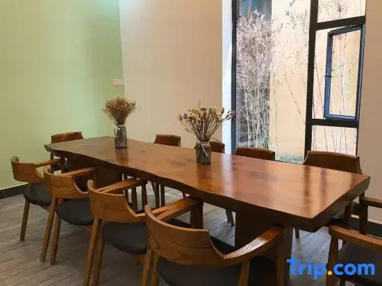 Xinghu No.5 Homestay (Zhaoqing Yanqian Baohuan Avenue)