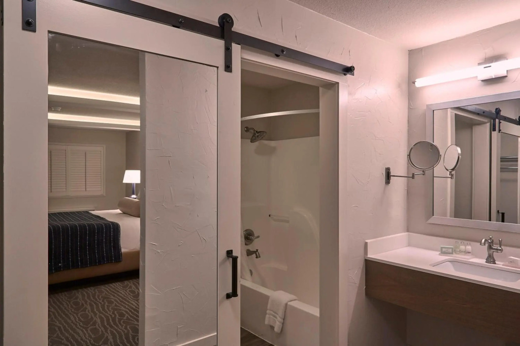Fredericksburg Inn and Suites