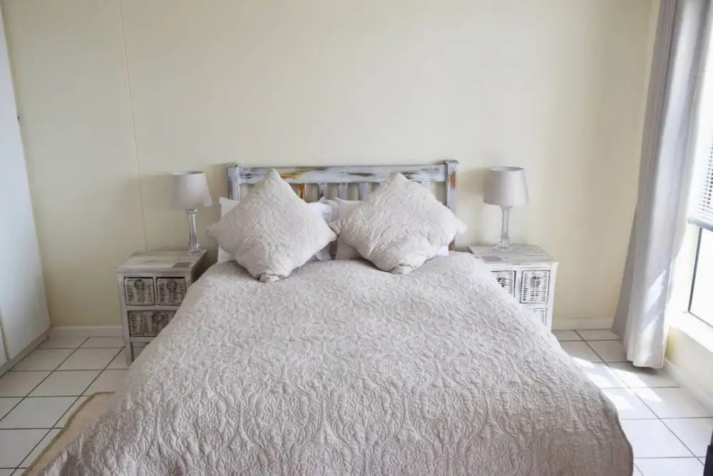 Bright Studio Apartment in Devils Peak
