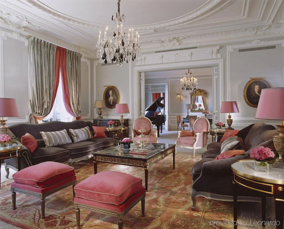 Отель Plaza Athenee