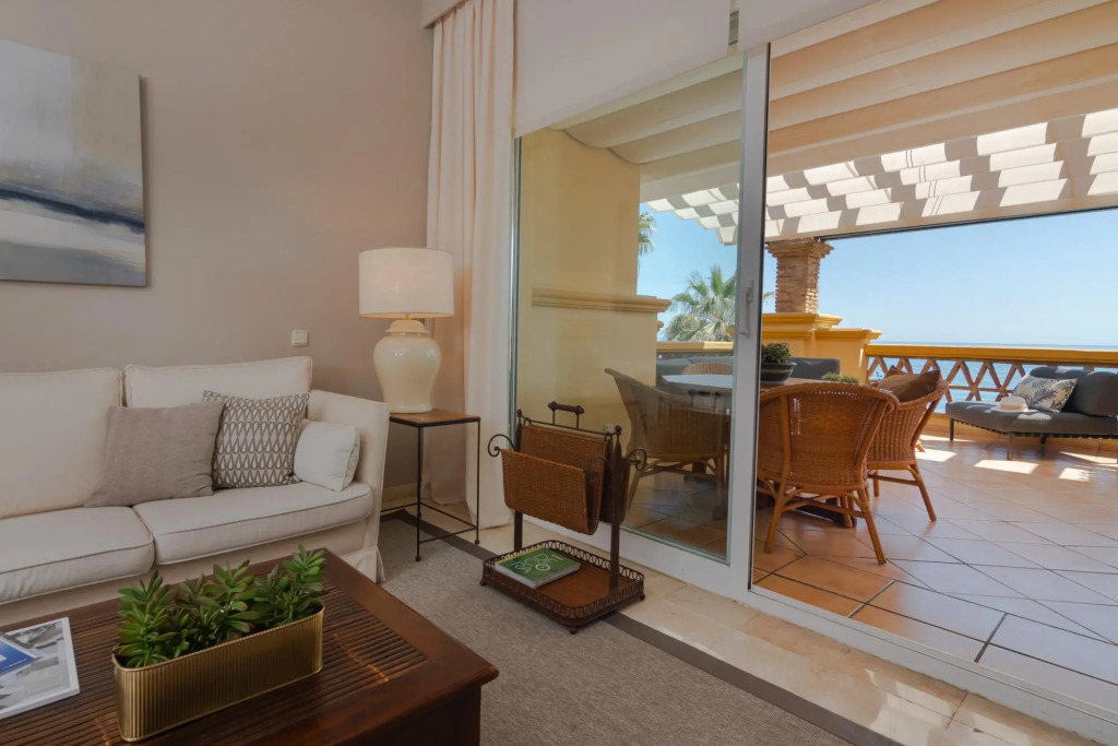 18166 - Superb Front Line Location - Heated Pool