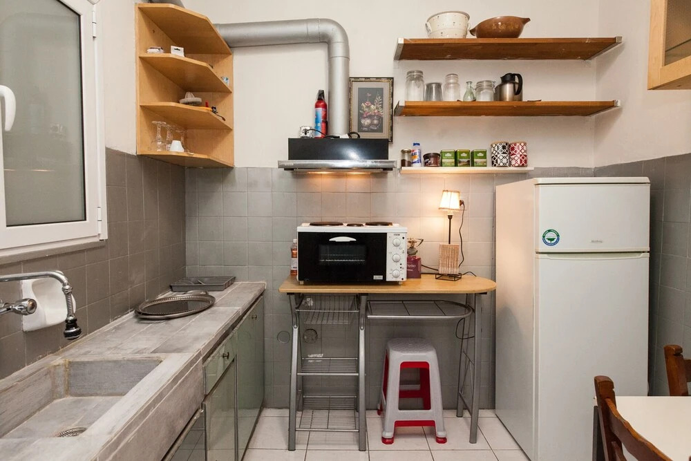 Charming 2 Bedroom apt next to Panormou