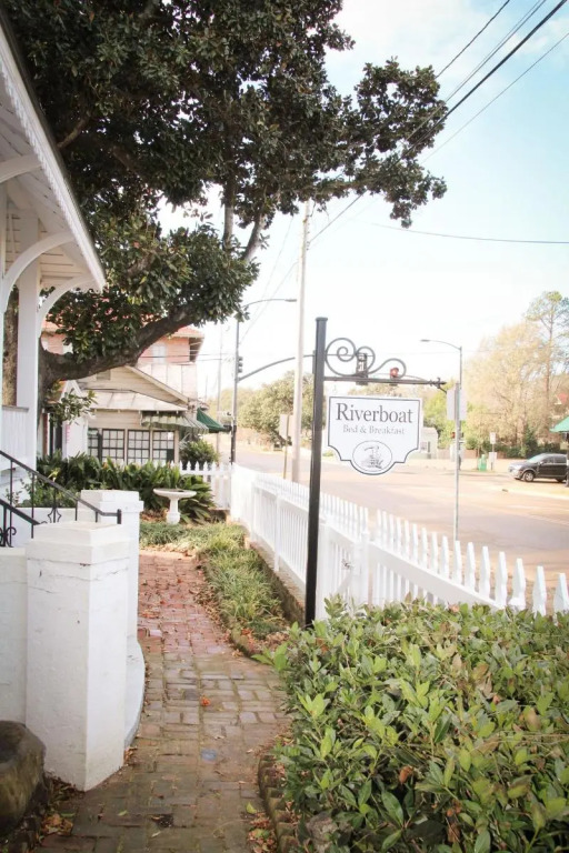 Riverboat Bed & Breakfast