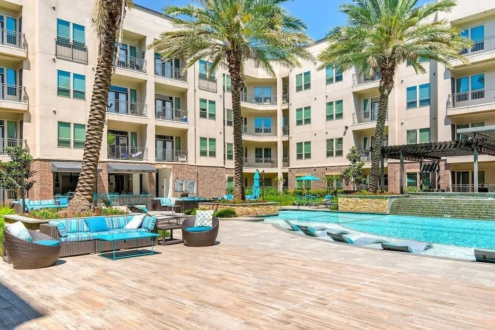 Beautiful Home Near Energy Corridor Pool & Patio
