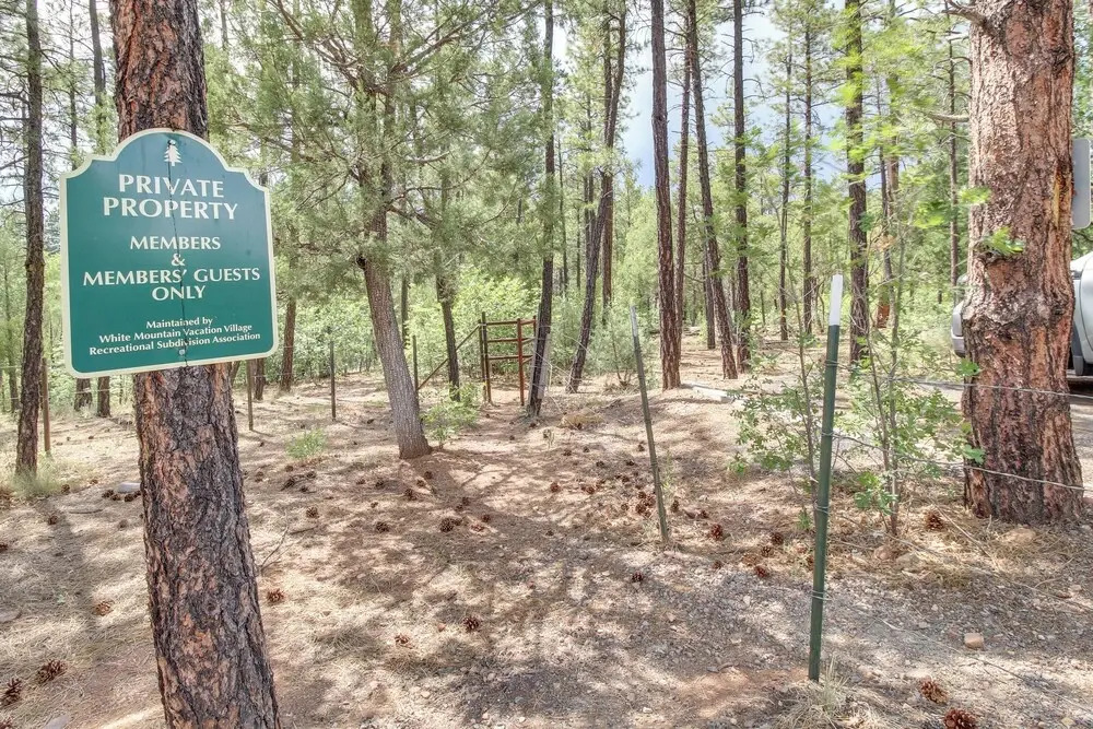 Pet-friendly Show Low Cabin w/ Trail Access!