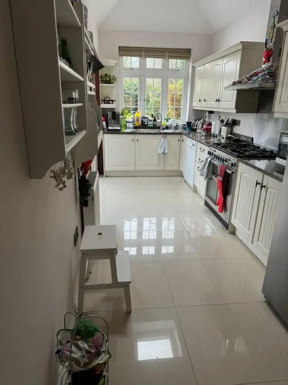 Cosy and Lovely 4-bed House in Stanmore