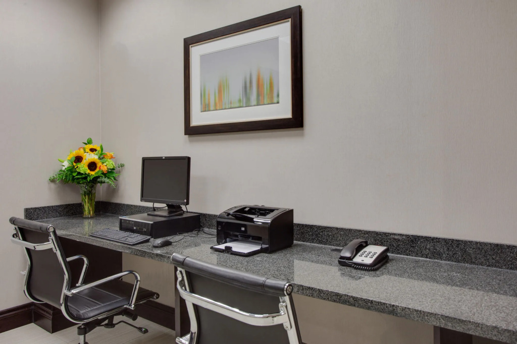 Holiday Inn Express & Suites Ottawa East-Orleans by IHG