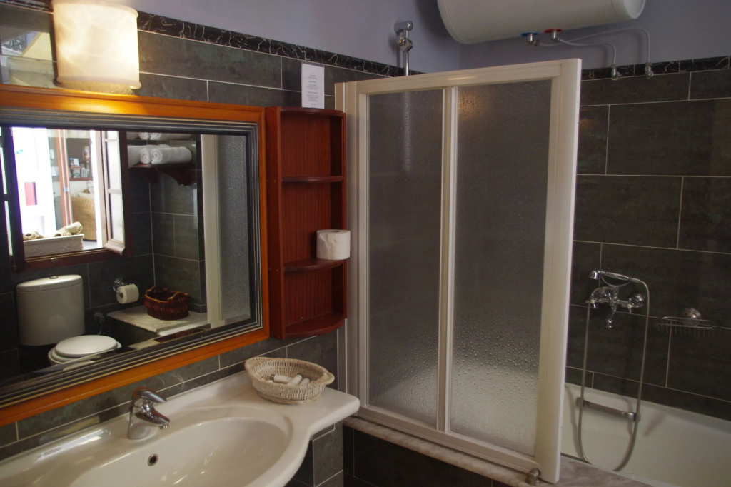 Faros Suites
