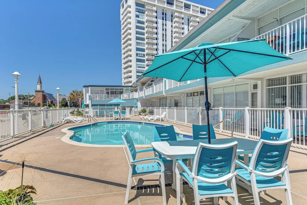 Colorful Virginia Beach Studio - Steps to Beach!