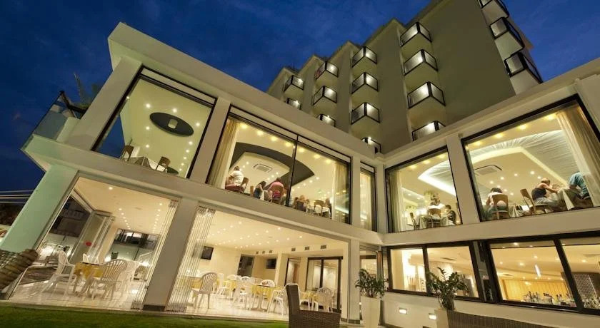 Hotel 2000