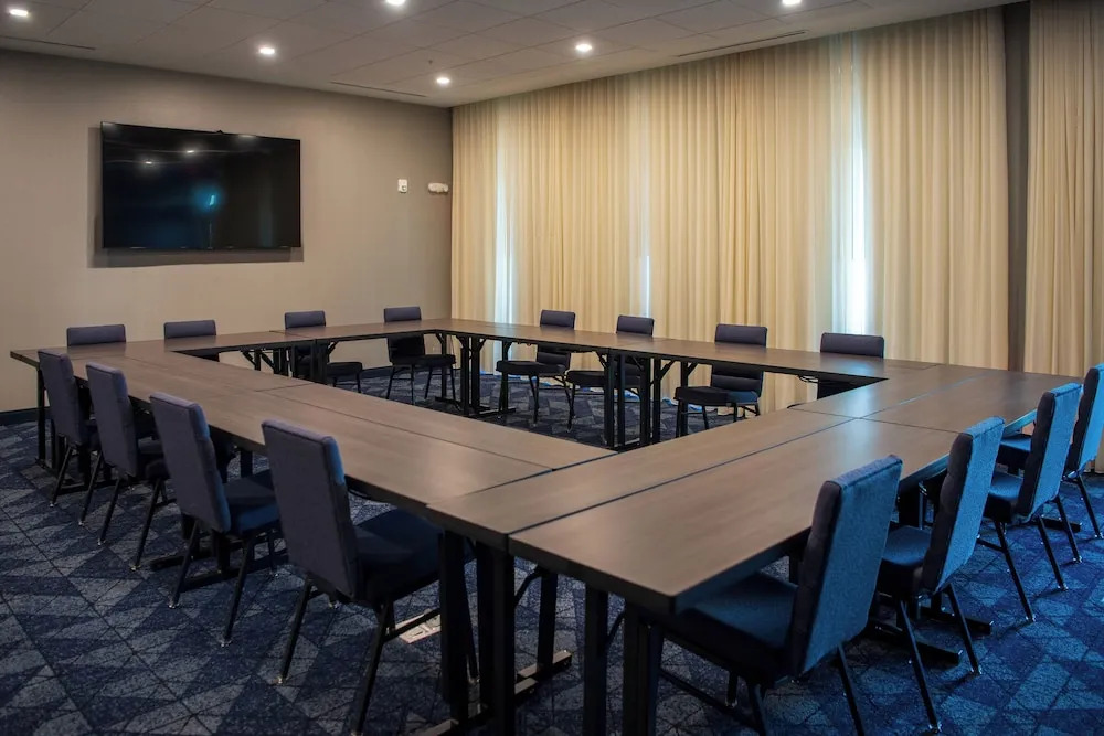 Courtyard By Marriott Lake City