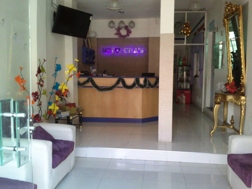 Gina's Hotel
