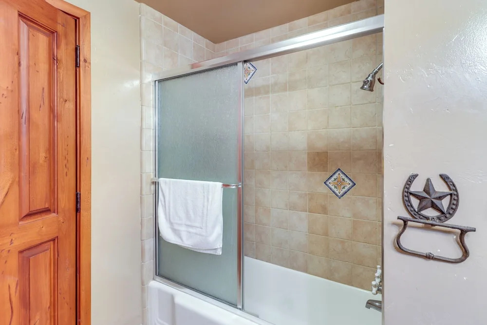 Home Near Sabino Canyon: Hot Tub & Swim Spa Access