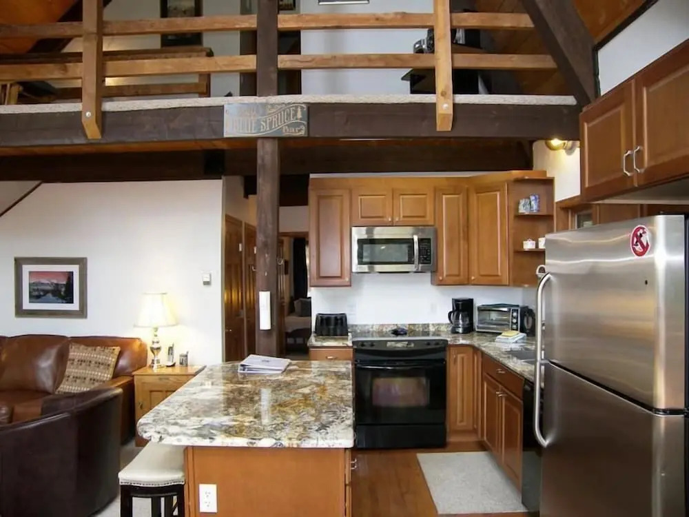 Upscale Home w/ Hot Tub: 3 Mi to Breck Ski Resort!