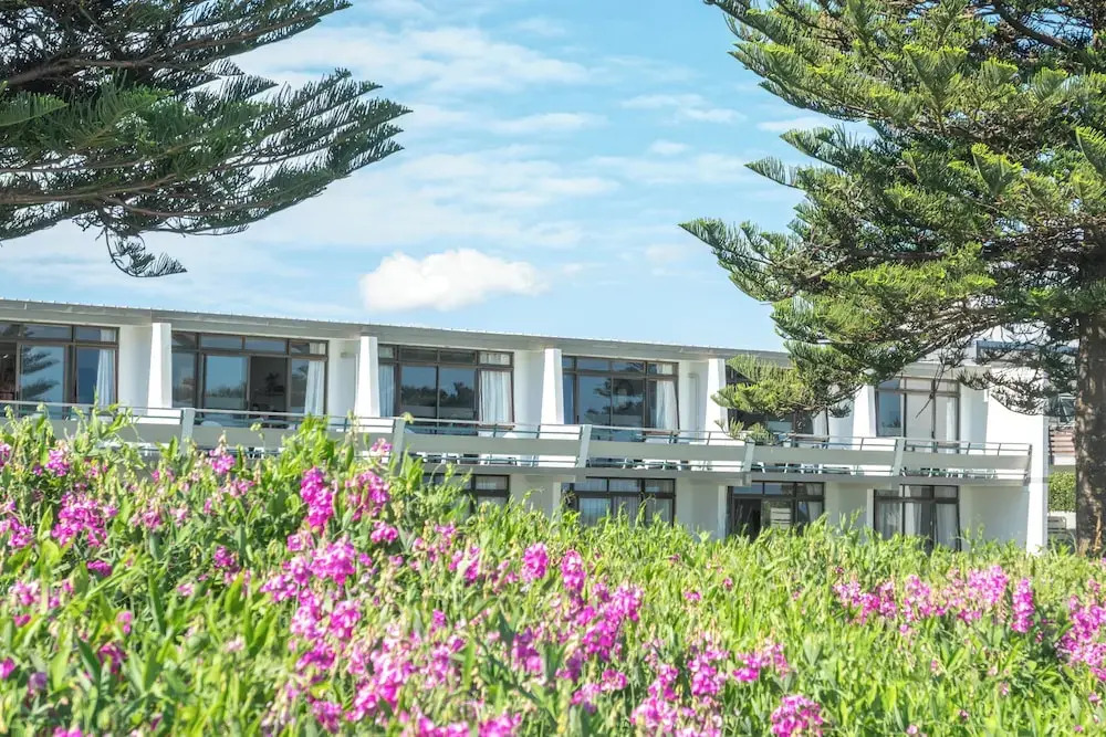Whispering Sands Beachfront Motel