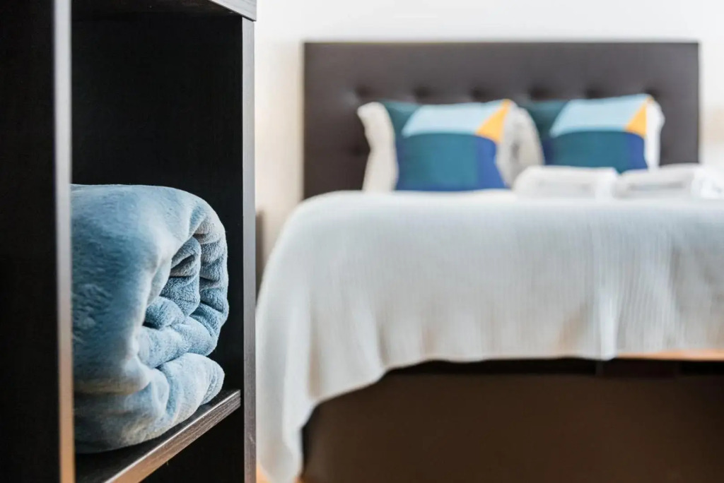 GuestReady - Folding Screen