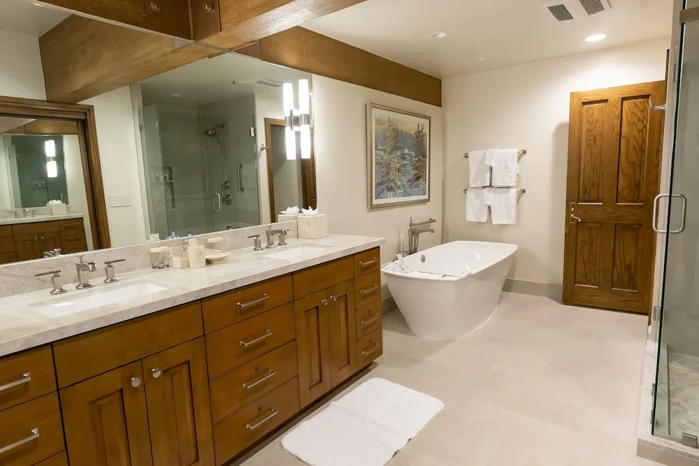 Luxury Four Bedroom Suite with Three Hot Tubs