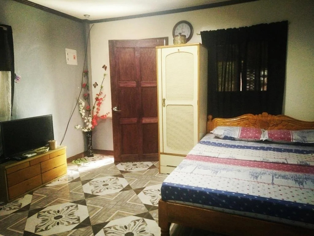 Alonas Traditional Filipino Home near 100 Islands Wharf