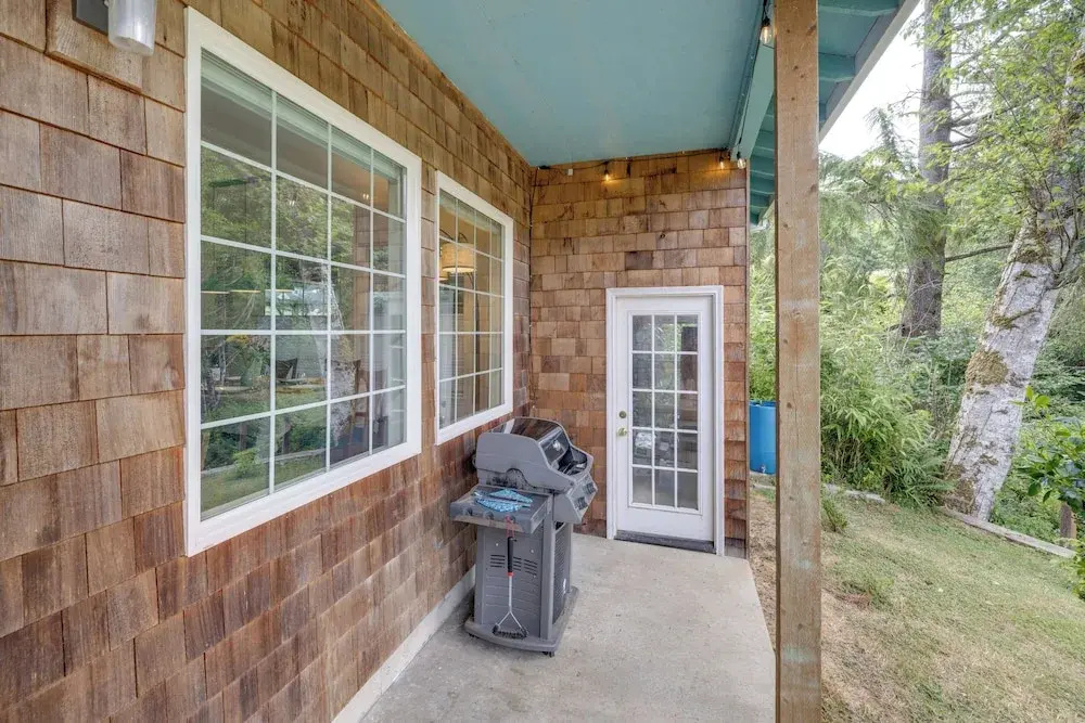 Charming Rockaway Beach House, Walk to Ocean